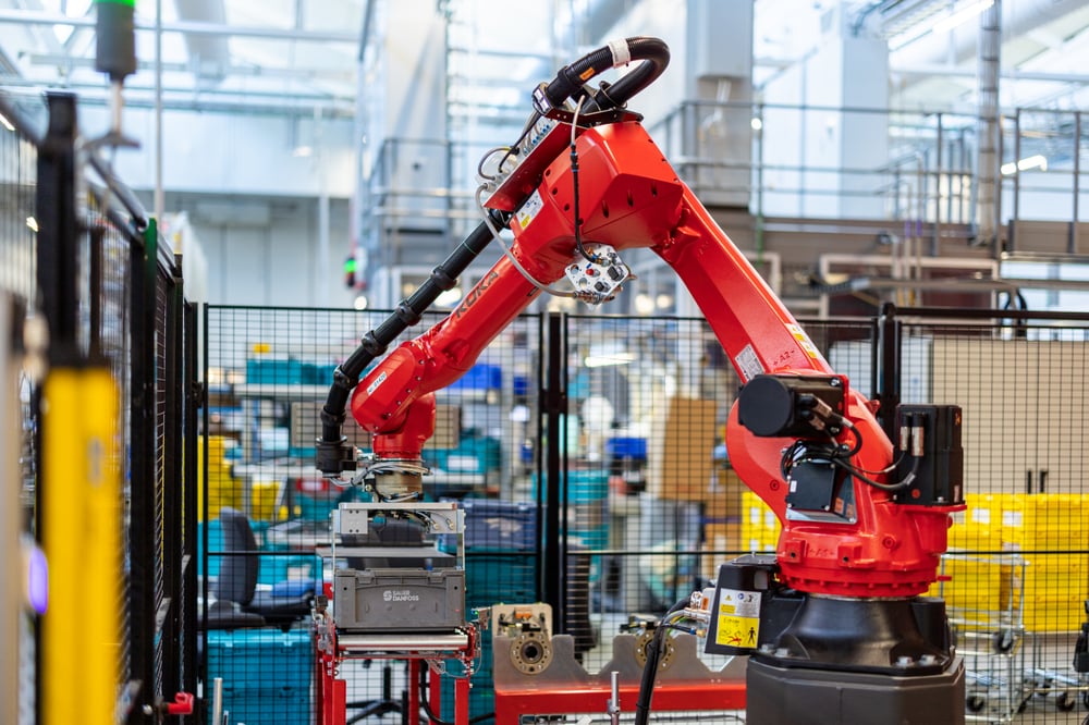 Thermoplastic hose on a robotic arm