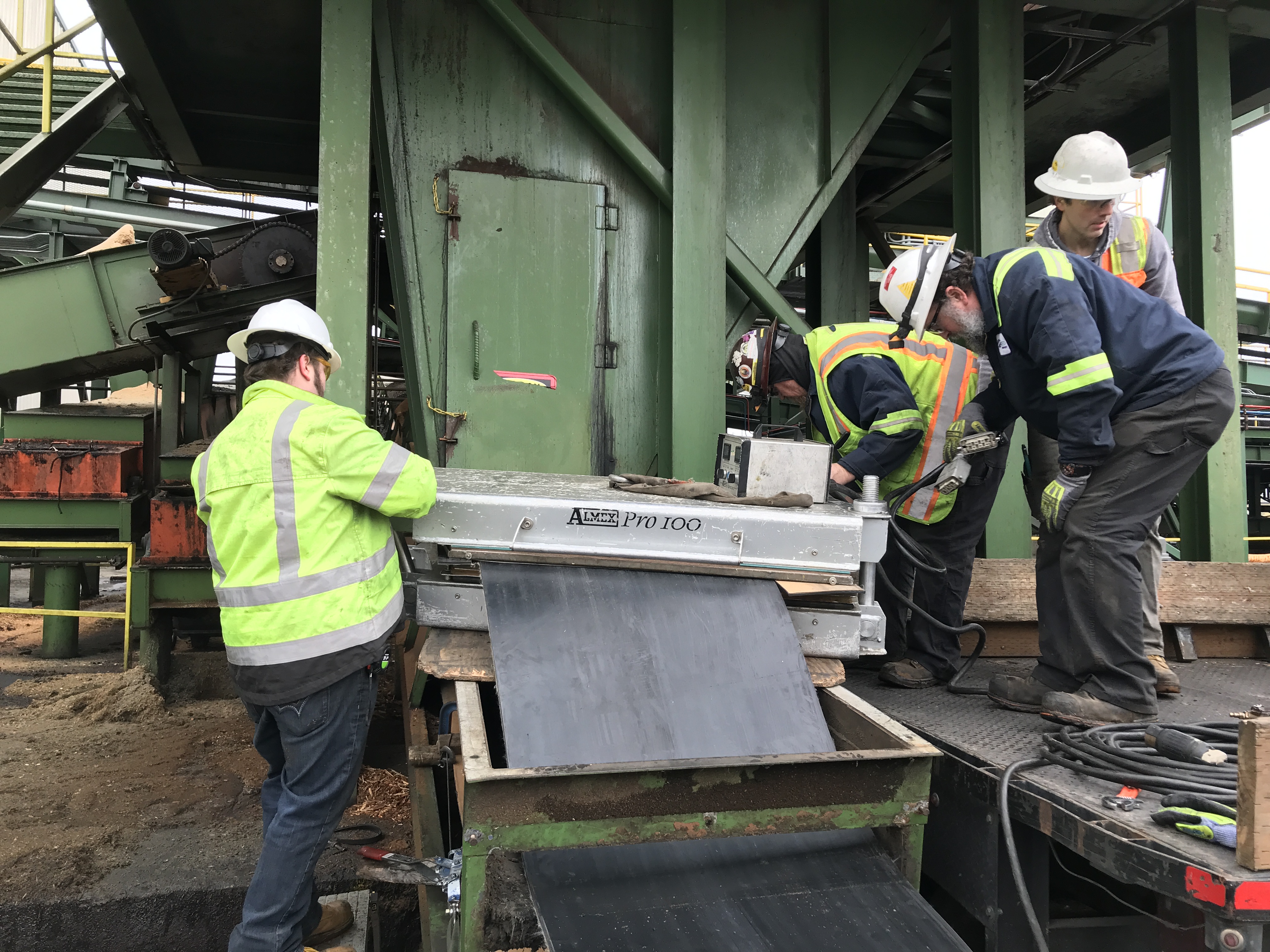 Applied field service team supporting plant operations