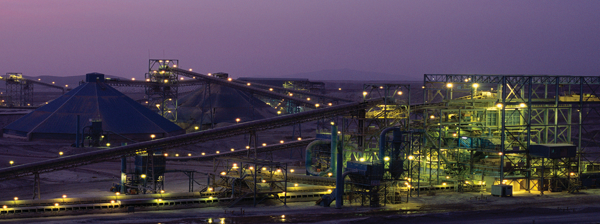 Illuminated aggregate processing site with conveyors